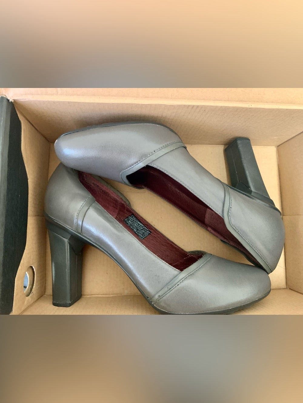 Tsubo Gray Leather pumps, size 7.5